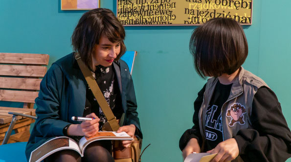 signing_urszula.jpg